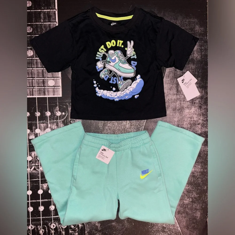 NWT Nike 2pc Set